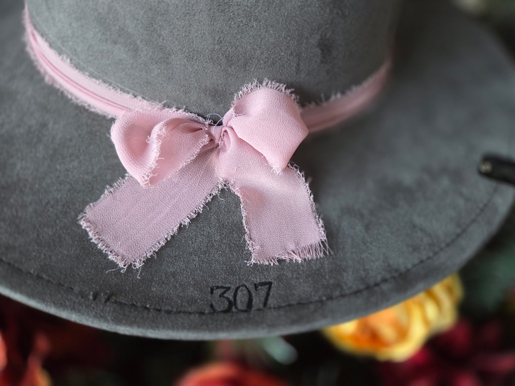 Gray hat with a pink bow and number 307